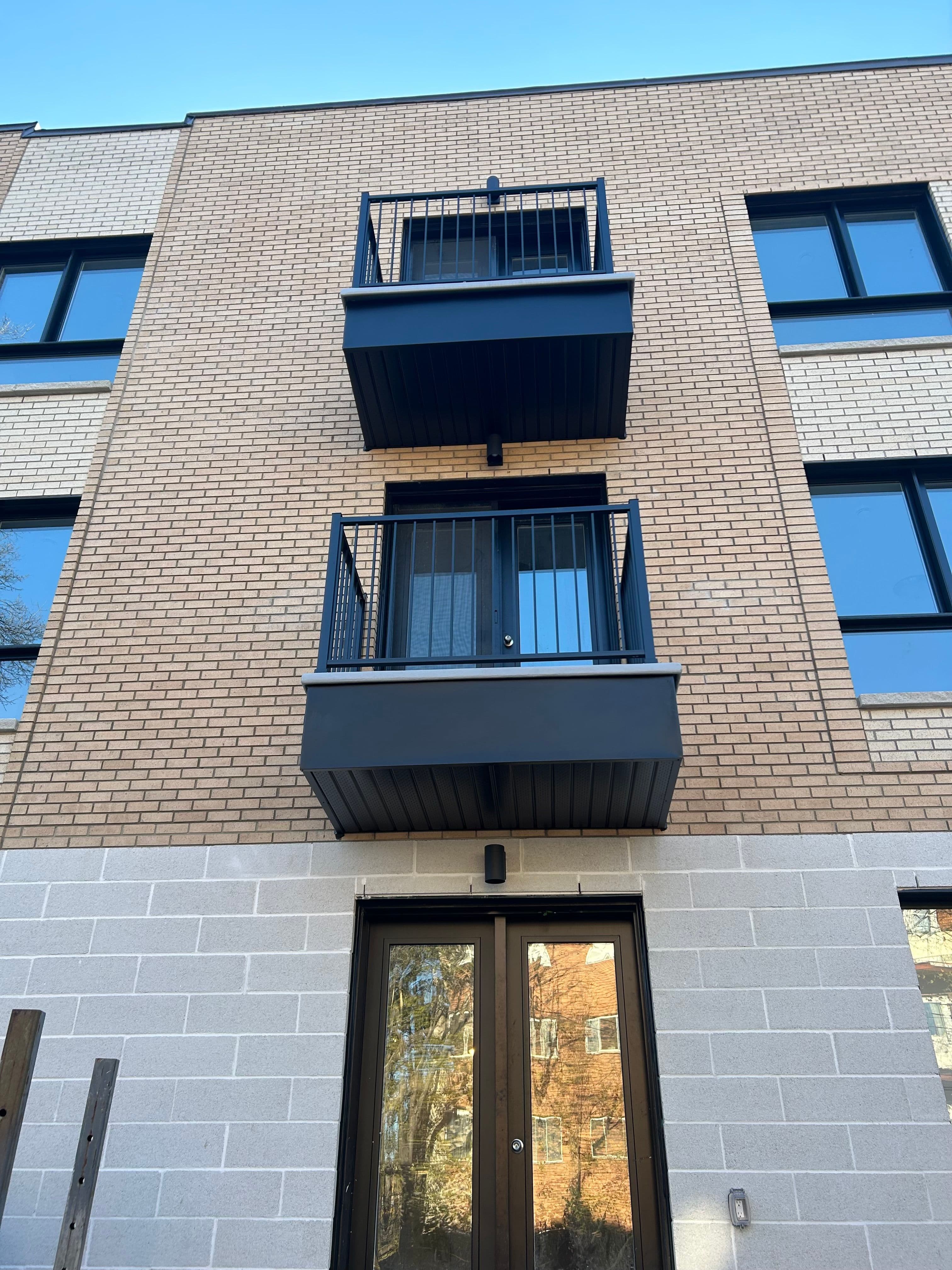 Finition extérieure multi-logement neuf | Ville Saint-Laurent